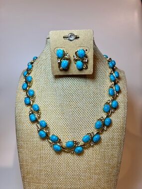 NEW FAUX TORQUOISE HOWLITE STYLE LUCITE RHINESTONES GOLD NECKLACE EARRING SET